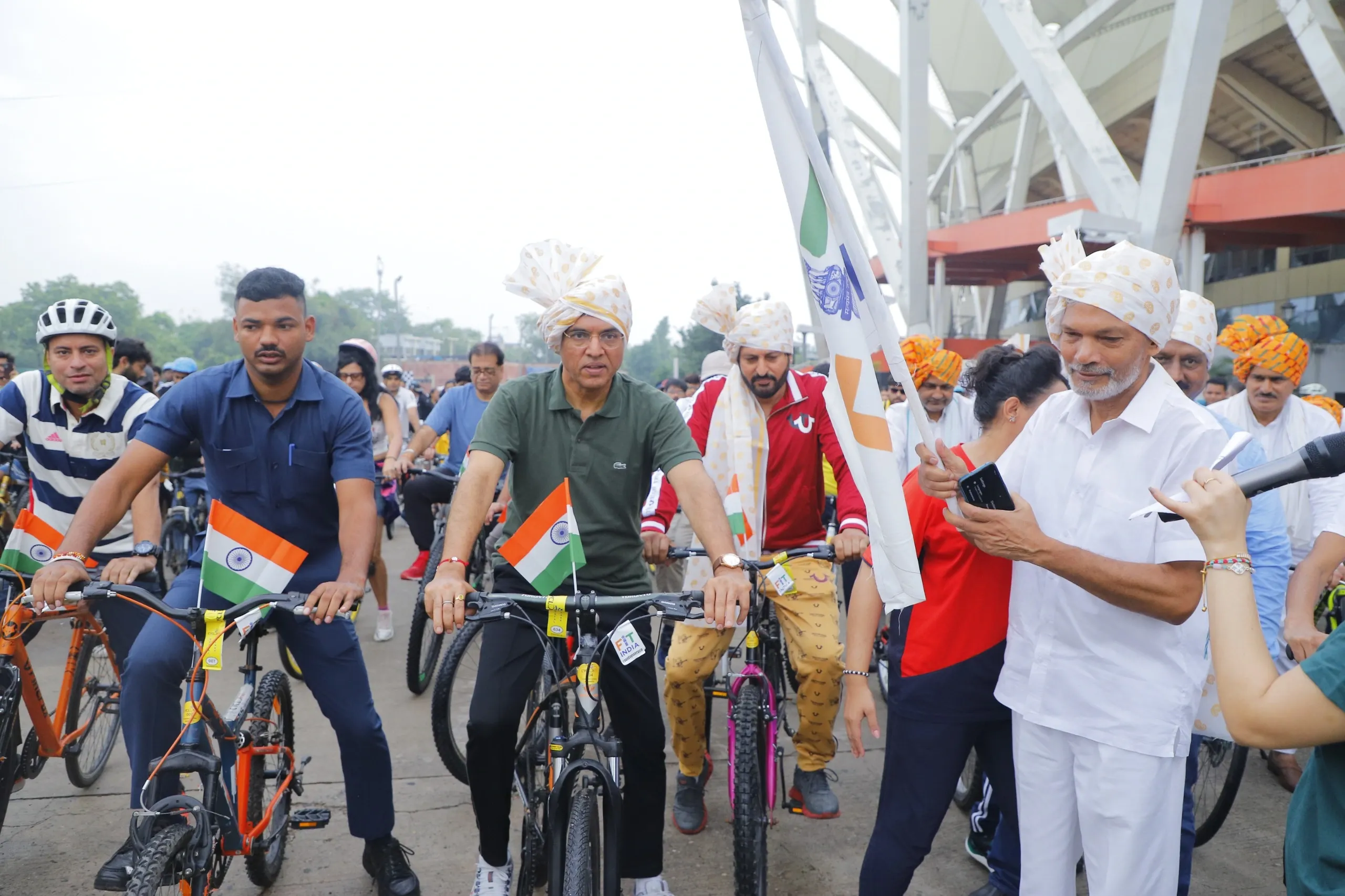 Did Sports Min Mandaviya Lead the 35th Fit India Sundays on Cycle Tiranga Rally with Panchayat Representatives in Delhi?