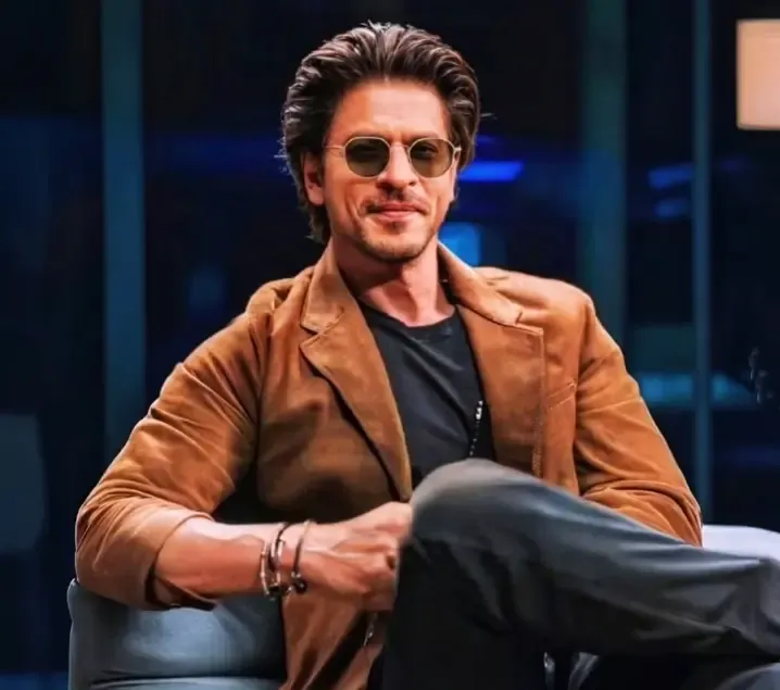 Shah Rukh Khan Attempts Incognito Exit from Jetty with Family and Pet