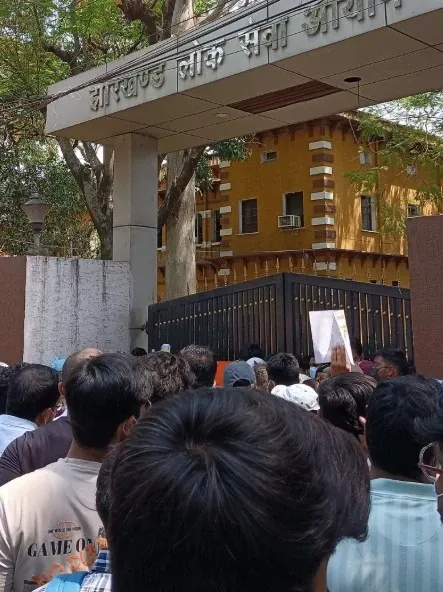 Why Are Students Protesting at the JPSC Office in Ranchi?