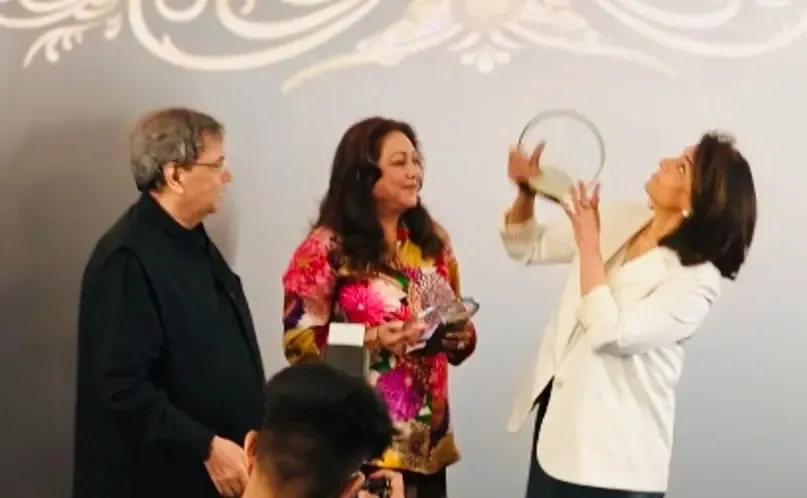 Subhash Ghai Posts Image of Neetu Kapoor Honoring Rishi Kapoor's Legacy