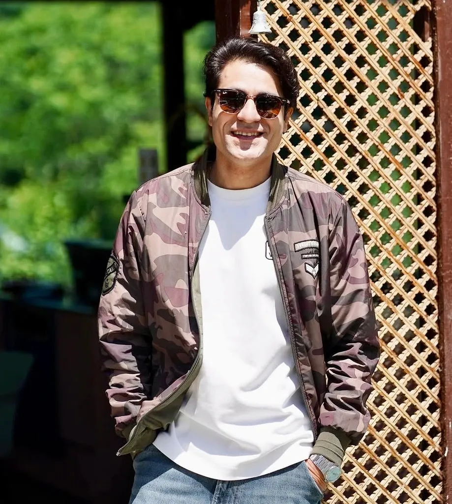 Why Does Sunny Hinduja Love Biographies?