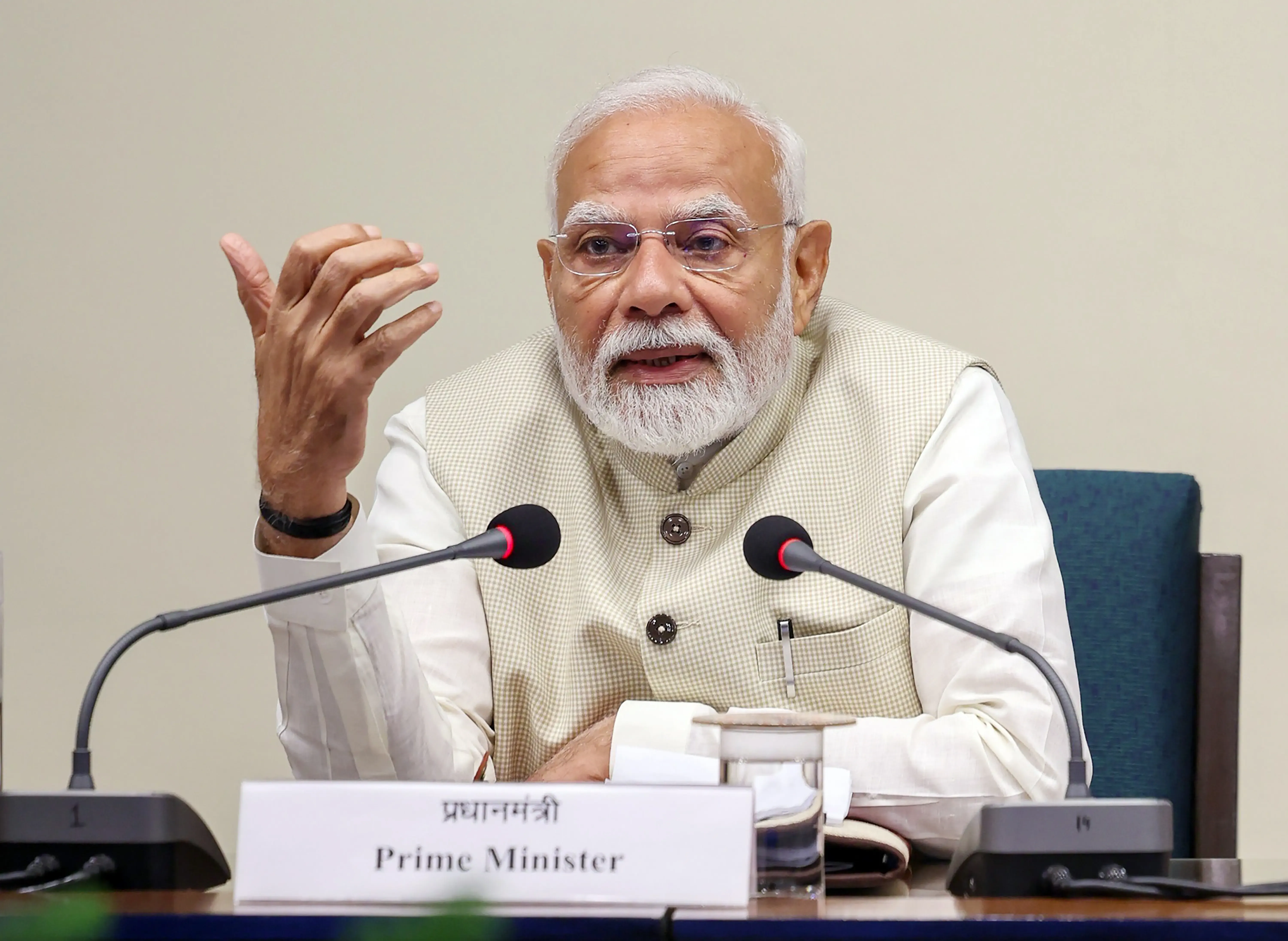 क्या पीएम मोदी ने 'द इमरजेंसी डायरीज' में आपातकाल का अपना सफर साझा किया?
