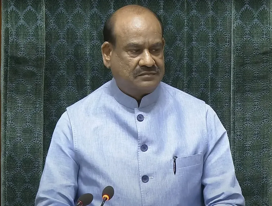 क्या तख्तियां लाना और मेज थपथपाना आपकी पार्टी के संस्कार हैं? : लोकसभा में ओम बिरला का वेणुगोपाल से सवाल