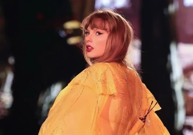 Did Taylor Swift Just Unveil a New Album ‘The Life of a Showgirl’?