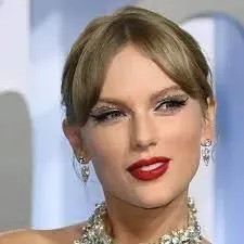 Taylor Swift Returns to Instagram, Celebrates Selena Gomez’s Latest Album