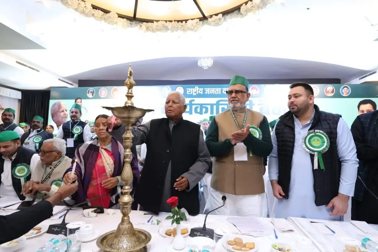 Tejashwi Takes Leadership Role in RJD Alongside Lalu Prasad