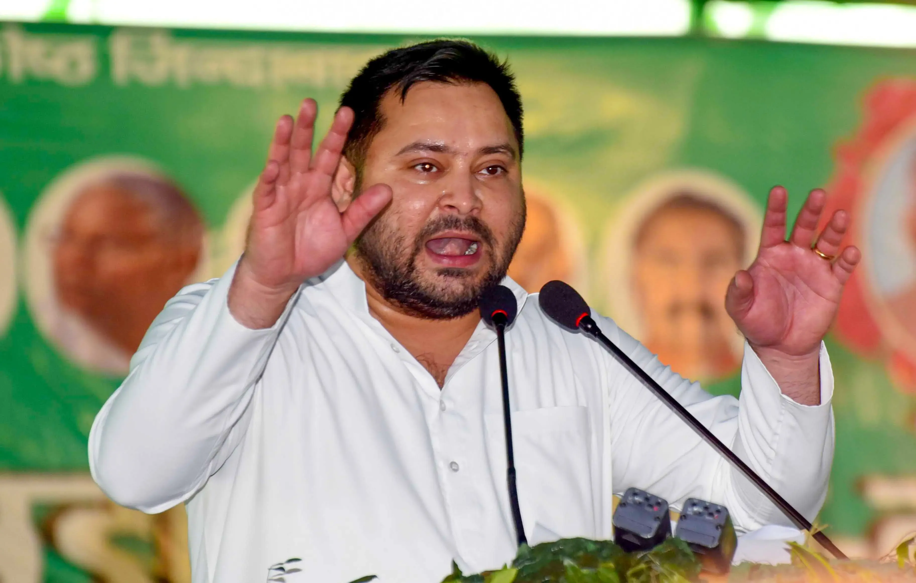 क्या मतदाता सूची पुनरीक्षण पर तेजस्वी का हमला सही है, 'दाल में काला नहीं, पूरी दाल ही काली है'?