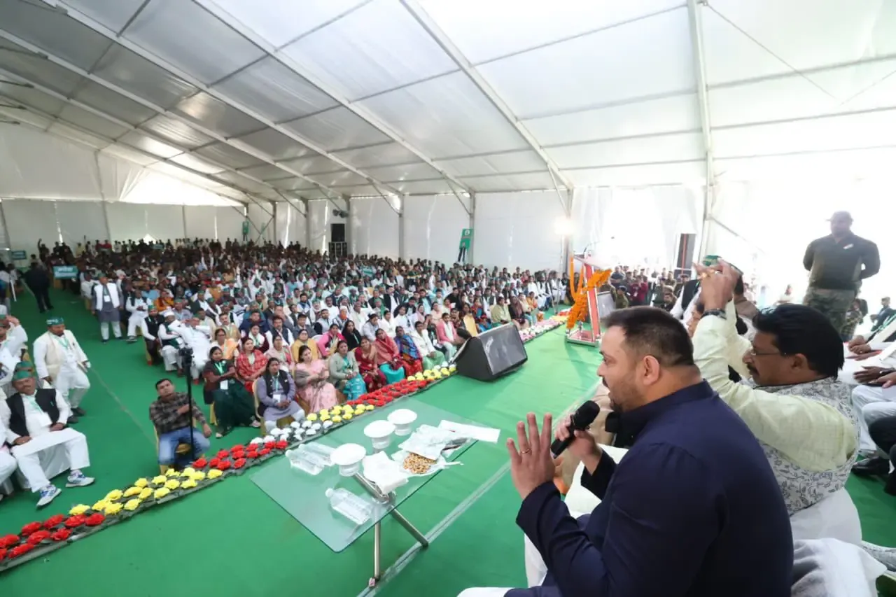 Tejashwi Yadav Critiques Nitish Government Over Mysterious Liquor Deaths in West Champaran