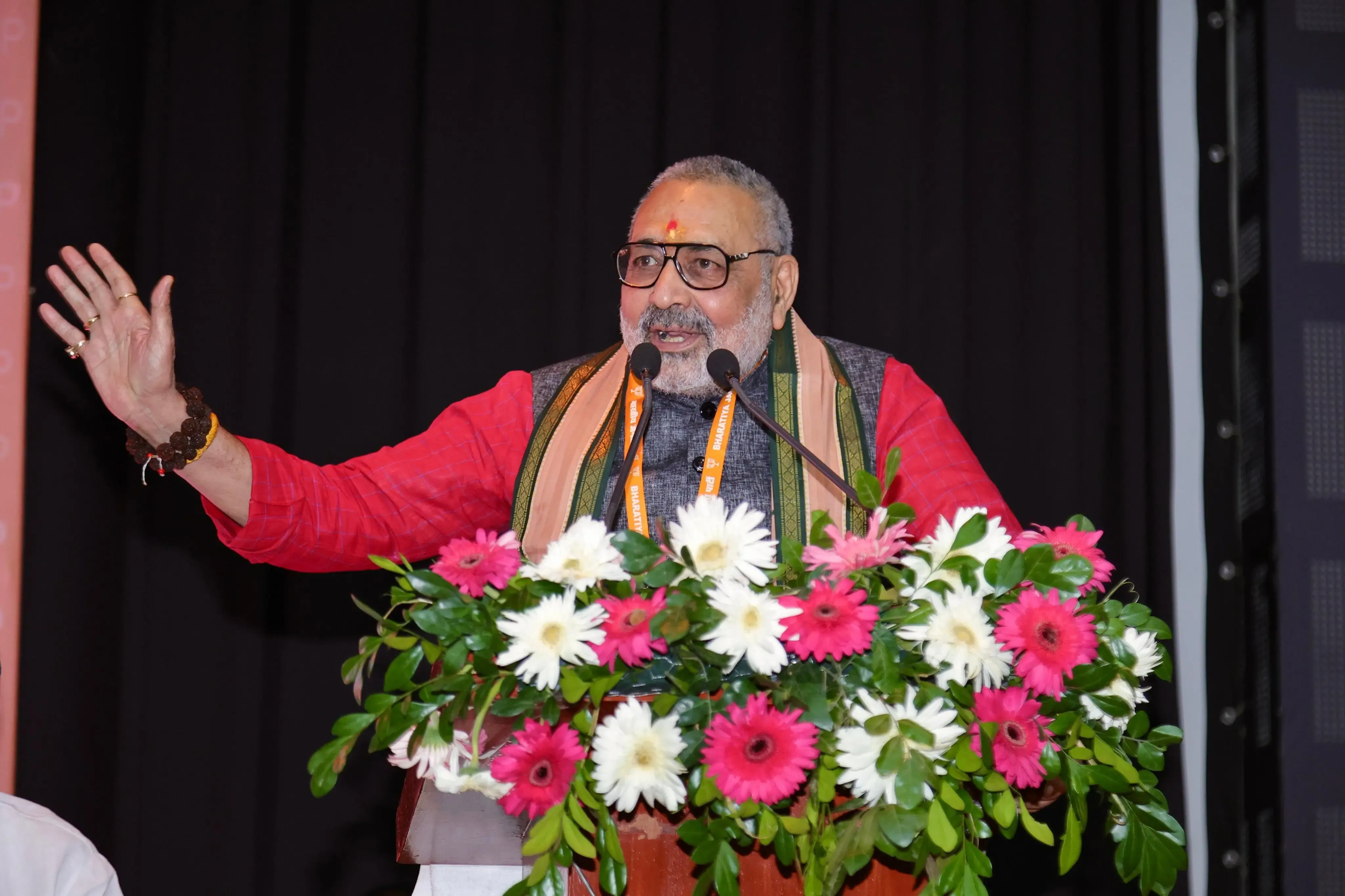 क्या तेजस्वी यादव की पत्नी मतदाता बनीं? गिरिराज सिंह ने उठाए गंभीर सवाल