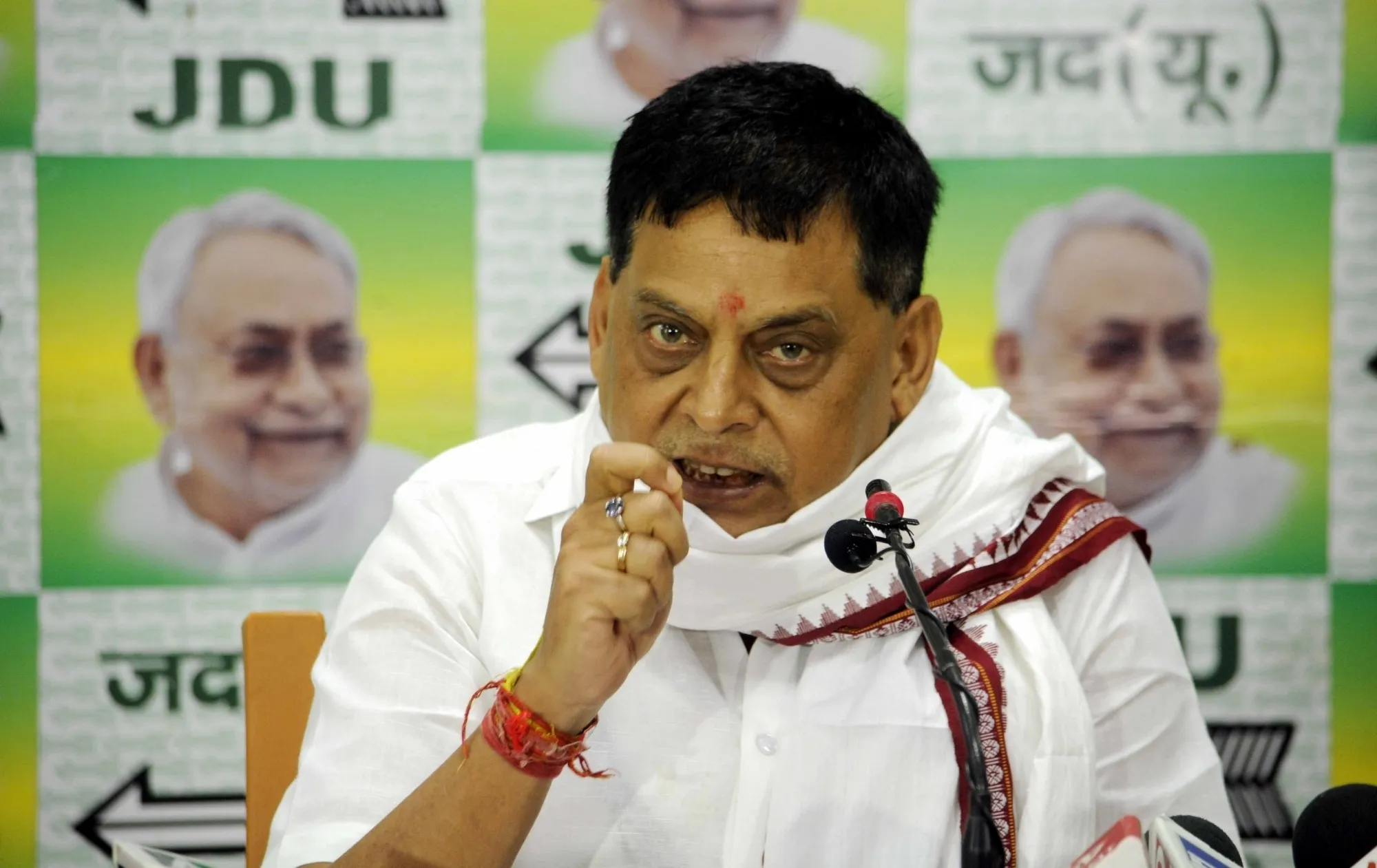 क्या तेजस्वी यादव के बयान पर नीरज कुमार का हमला उचित है?