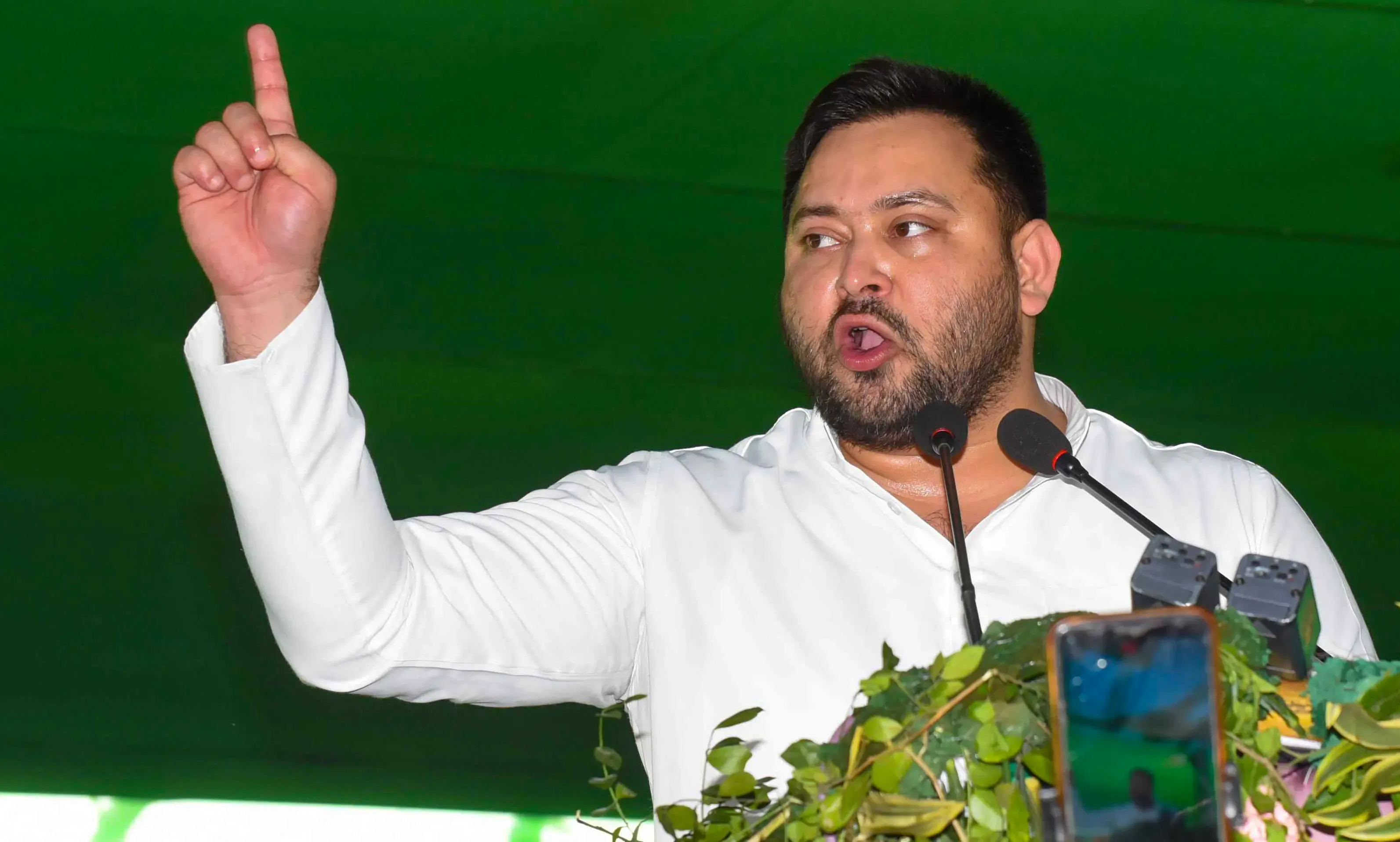 क्या तेजस्वी यादव ने उपमुख्यमंत्री विजय सिन्हा पर दो ईपिक नंबर रखने का आरोप लगाया?