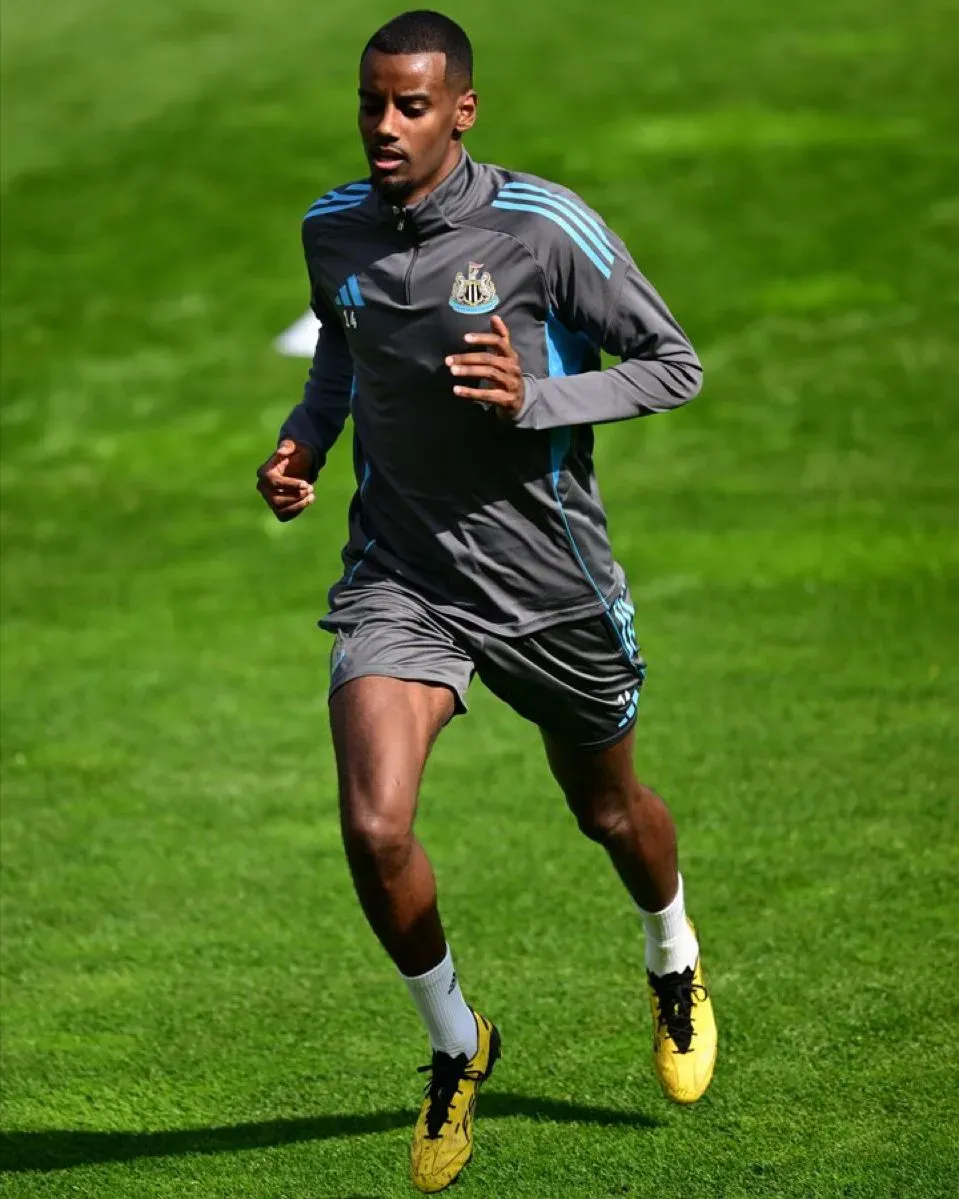 Will Isak Remain at Newcastle Amid Transfer Speculations?