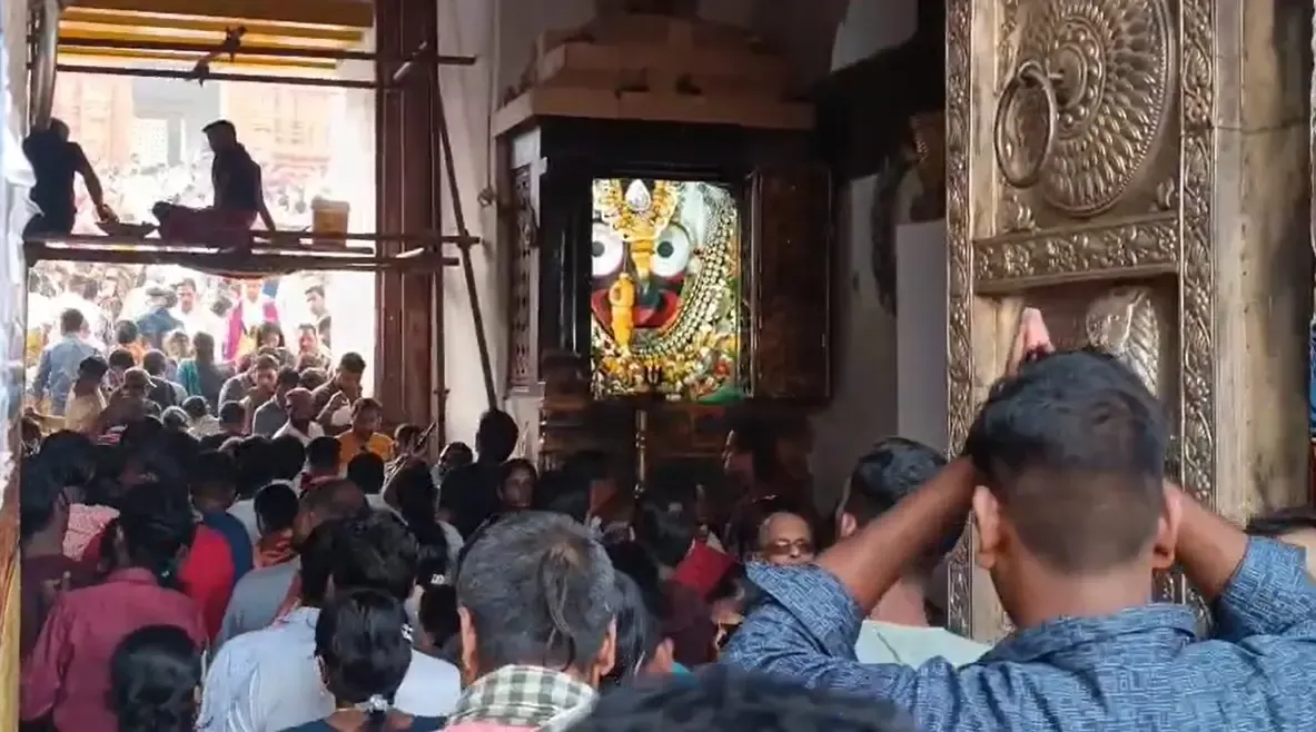 Numerous Devotees Gather in Puri for New Year Darshan of Lord Jagannath