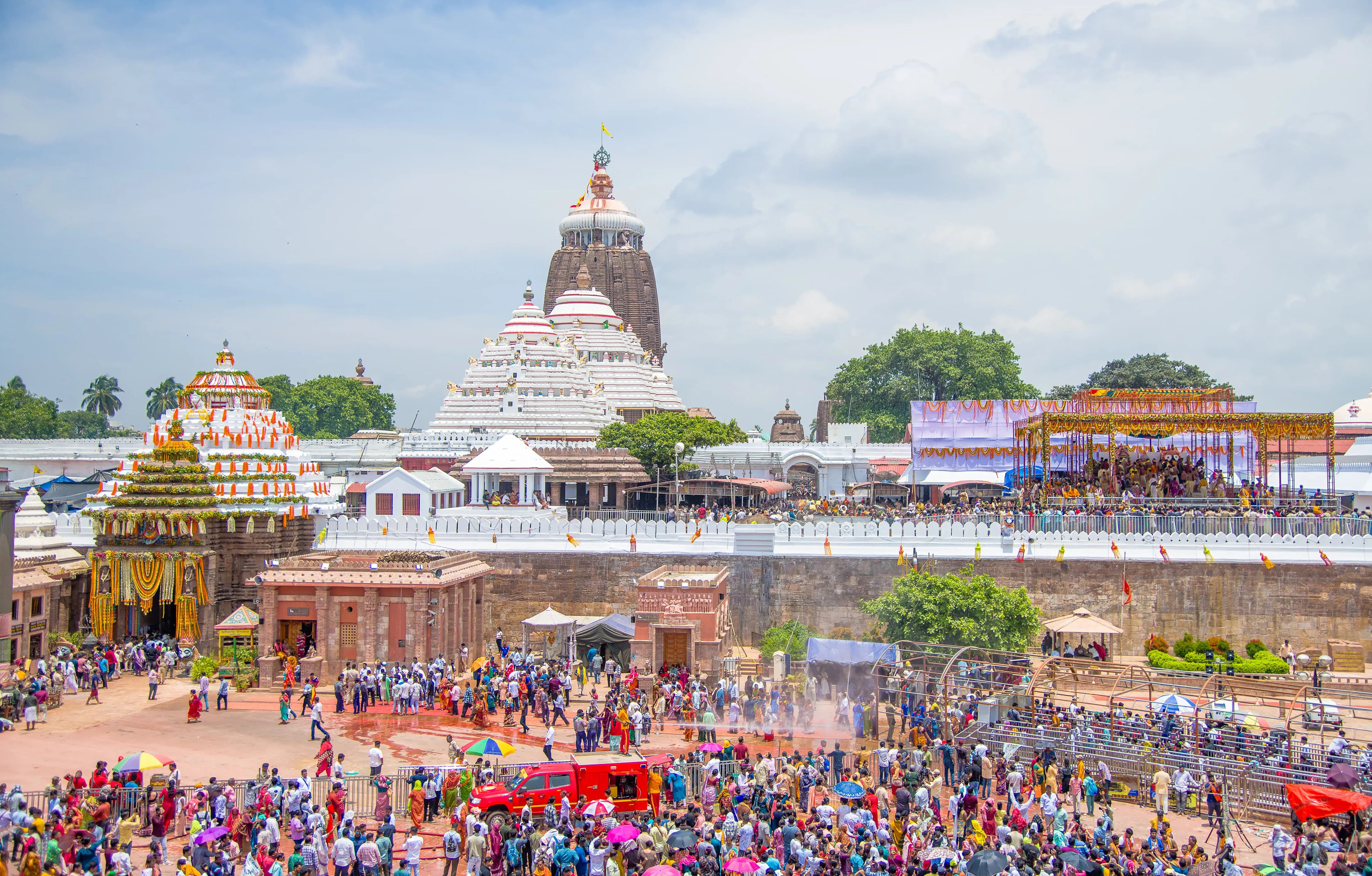 What Threatening Graffiti Was Found Near Jagannath Temple?
