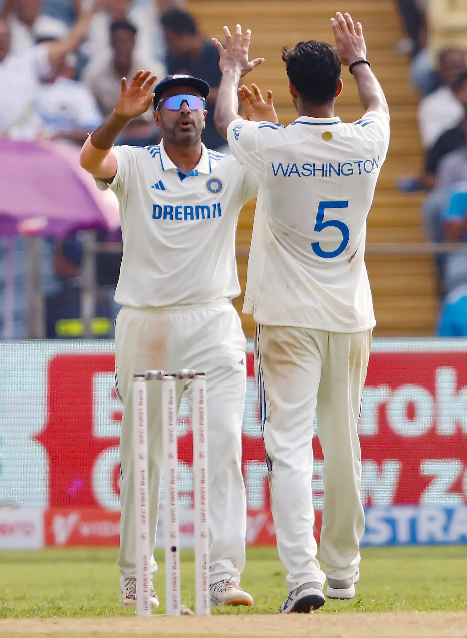 Thuppakiya Pudinga Washi: Ashwin Hands Over the Baton to Sundar in True Thalapathy Vijay Fashion