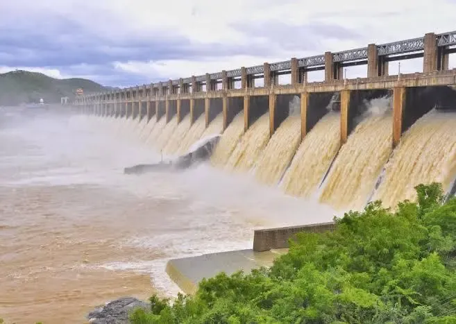 Tamil Nadu Farmers Call for Water Release from Mettur Dam