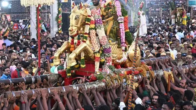 What Happened During Lord Kallalagar’s Vaigai River Entry in Madurai?