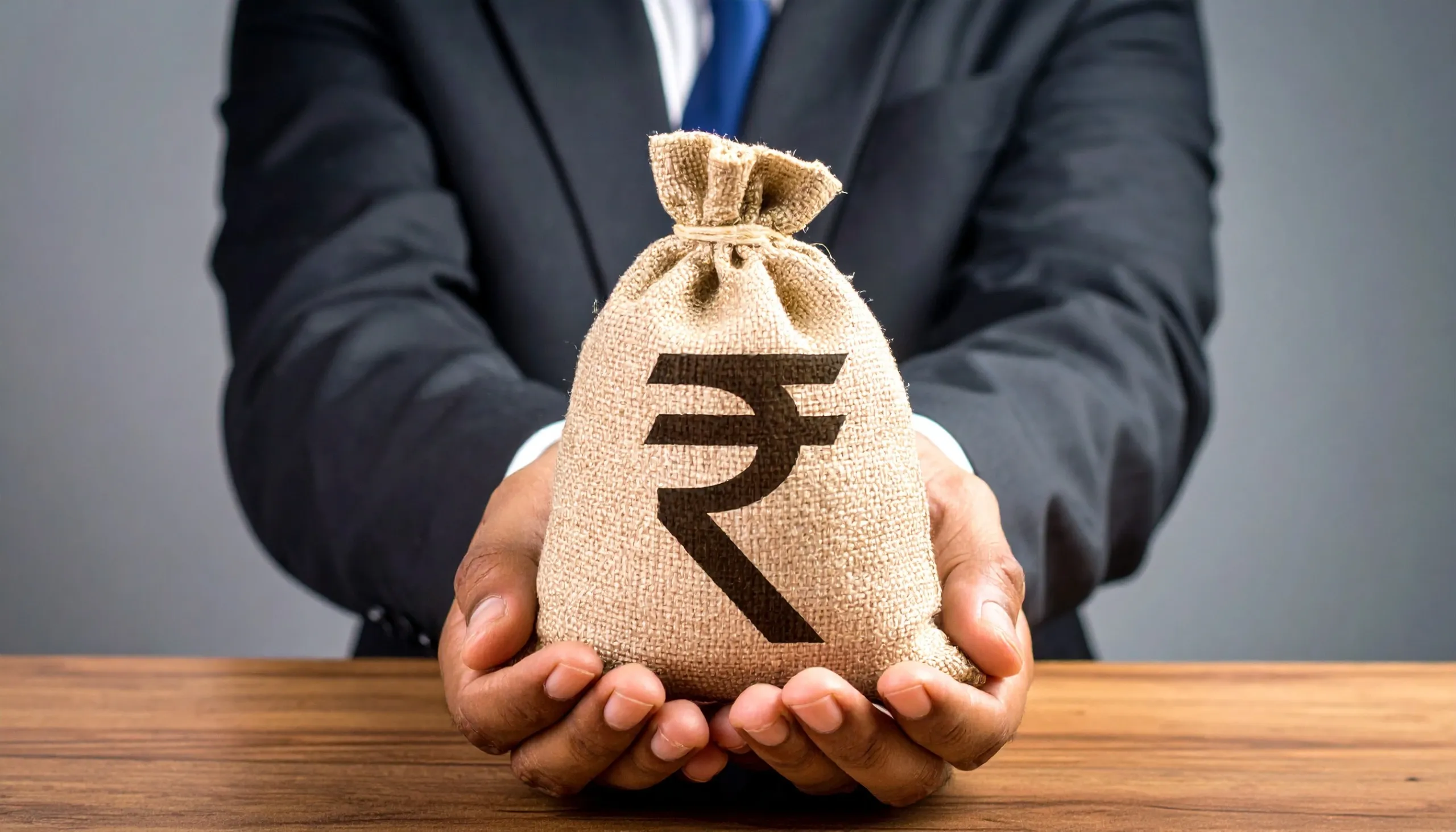 Why Did Top Online Trading Platforms Lose Nearly 20 Lakh Active Users in the First Half of 2025?