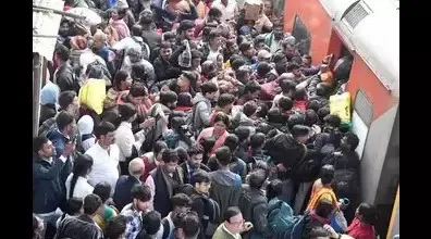 Train Services from Patna Suspended Following Prayagraj Stampede