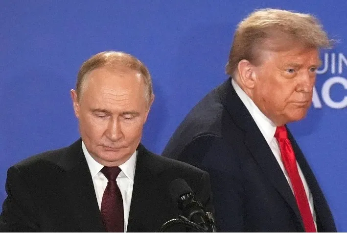Is Trump Planning a Trilateral Summit with Zelensky and Putin by August 22?