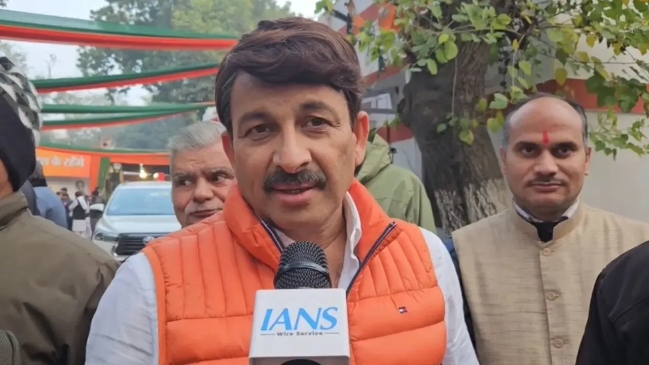 Manoj Tiwari Accuses Delhi CM Atishi of Distracting from Core Issues Amid Bungalow Controversy
