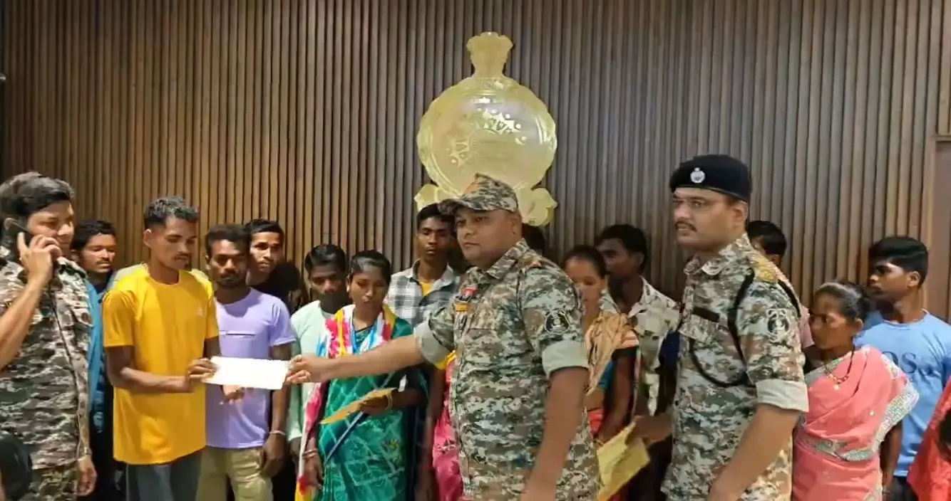 Twenty-two Maoists Give Up Arms in Chhattisgarh