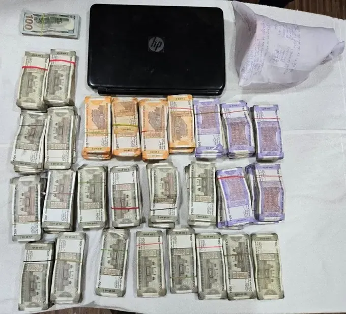Two Hawala Operators Arrested in Punjab; Rs 17.6 Lakh Cash Linked to Drug Trade Seized