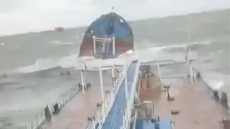 Two Russian Oil Tankers with 29 Crew Members Suffer Damage from Severe Weather