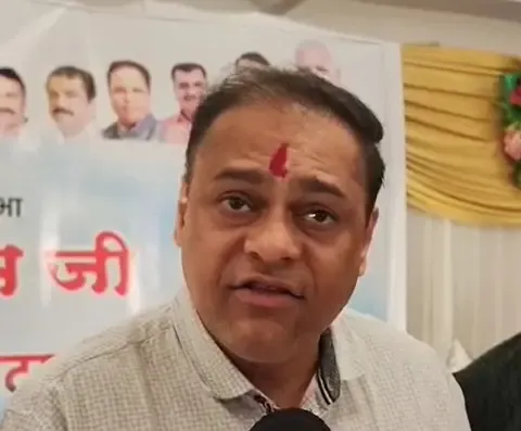 क्या उद्धव और राज ठाकरे मराठी मुद्दे पर दिखा रहे हैं दिखावटी चिंता?
