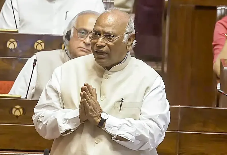 क्या उधमपुर सड़क हादसे में सीआरपीएफ के दो जवान शहीद हुए? खड़गे और प्रियंका गांधी ने शोक व्यक्त किया