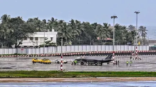 Did a UK F-35 Fighter Jet Make an Emergency Landing at Thiruvananthapuram Airport?
