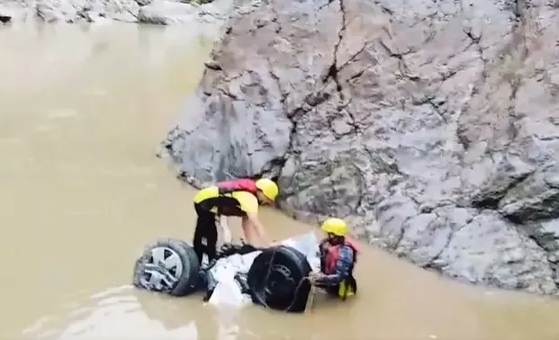 Uttarakhand Tragedy: Vehicle with Haridwar Family Falls into Alaknanda River; One Rescued, Five Missing