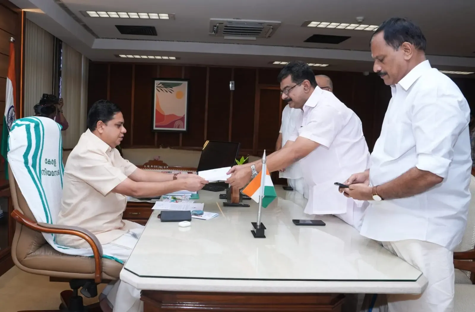 Discontent with Vijayan's Left Government, Anvar Resigns as MLA