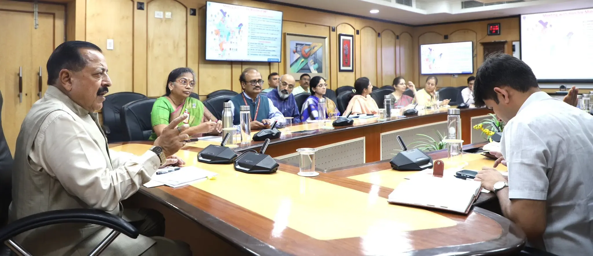 Union Minister Evaluates CSIR Progress, Celebrates Innovative Achievements
