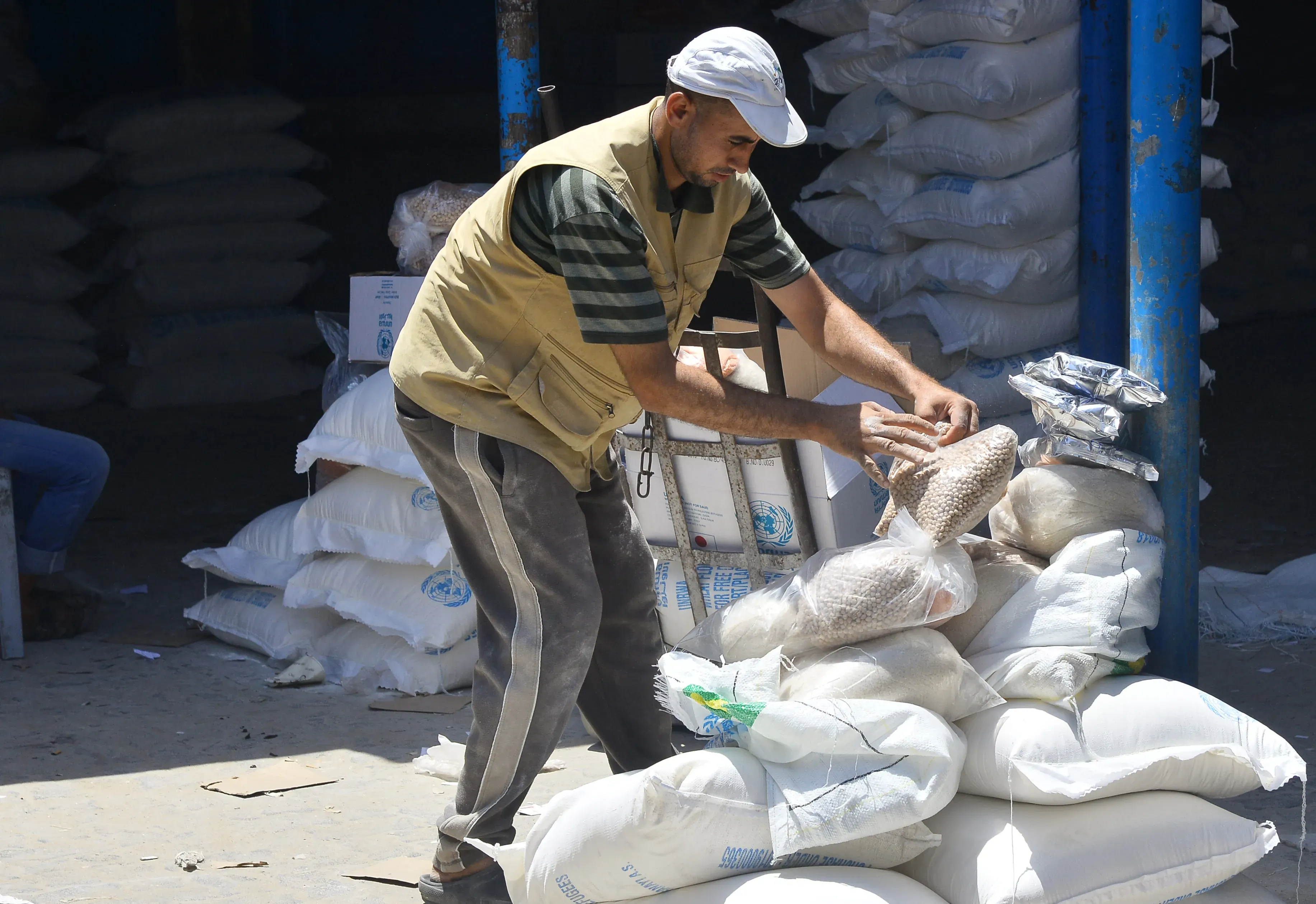 UNRWA Halts Humanitarian Aid via Main Gaza Crossing Due to Safety Issues