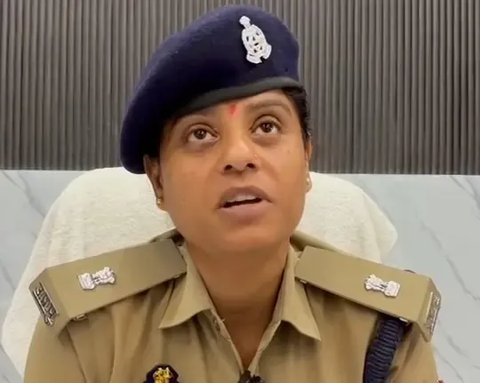क्या यूपी में फल-सब्जी विक्रेता बनकर ऑनलाइन 50 लाख की ठगी करने वाले दो आरोपी गिरफ्तार किए गए?