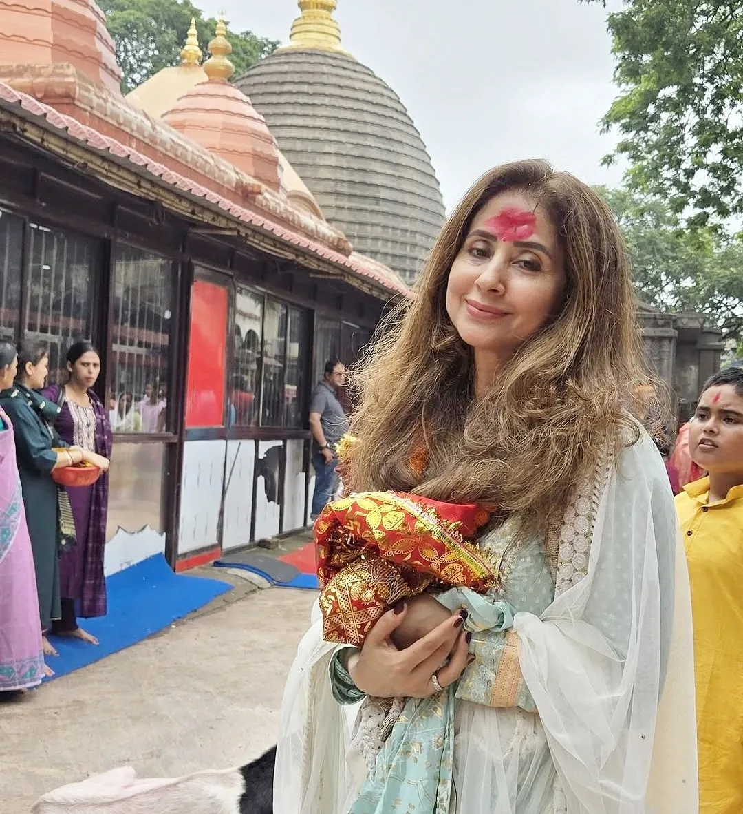 Did Urmila Matondkar Offer Prayers at Kamakhya Temple in the Rain?
