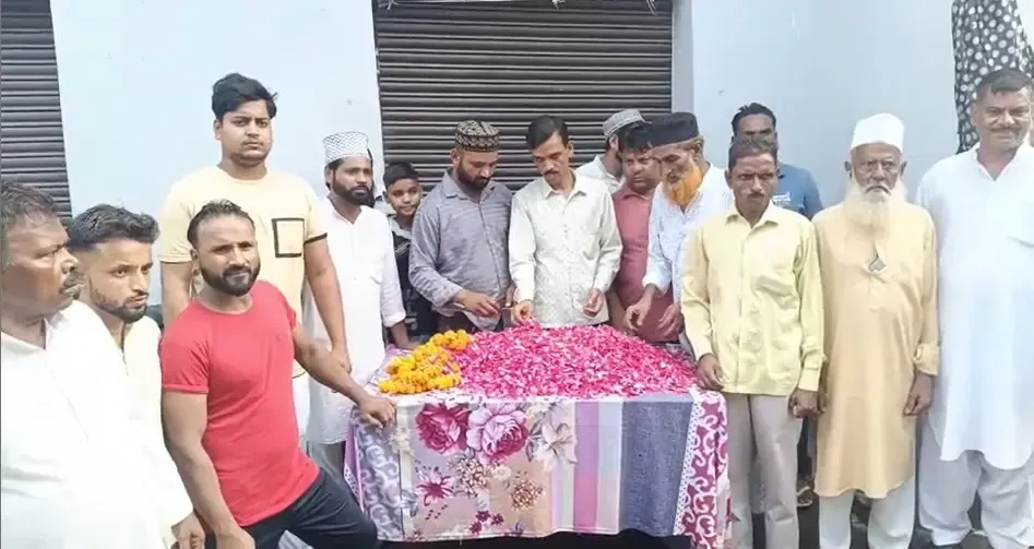 क्या बरेली में कांवड़ यात्रियों पर मुस्लिमों ने एकता का मिसाल पेश किया?