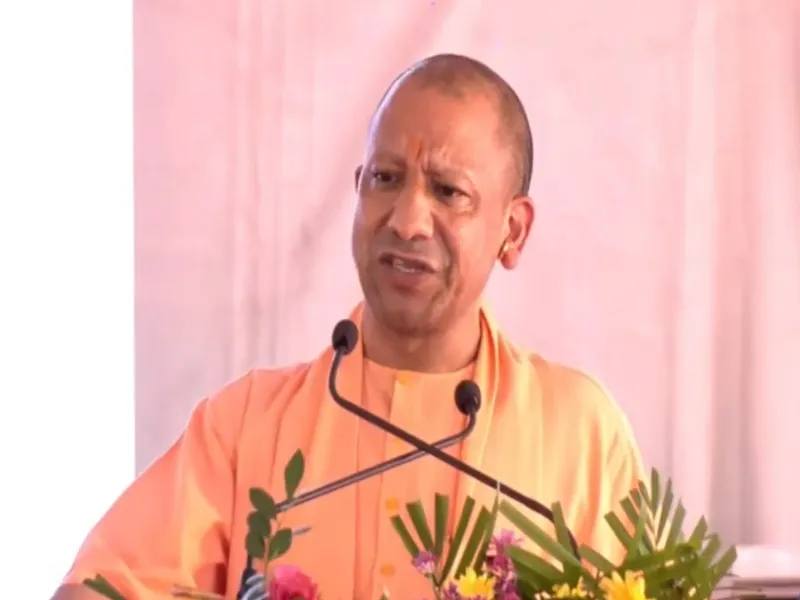 Did Uttar Pradesh CM inaugurate and lay the foundation for 545 development projects worth Rs 2,264 crore?