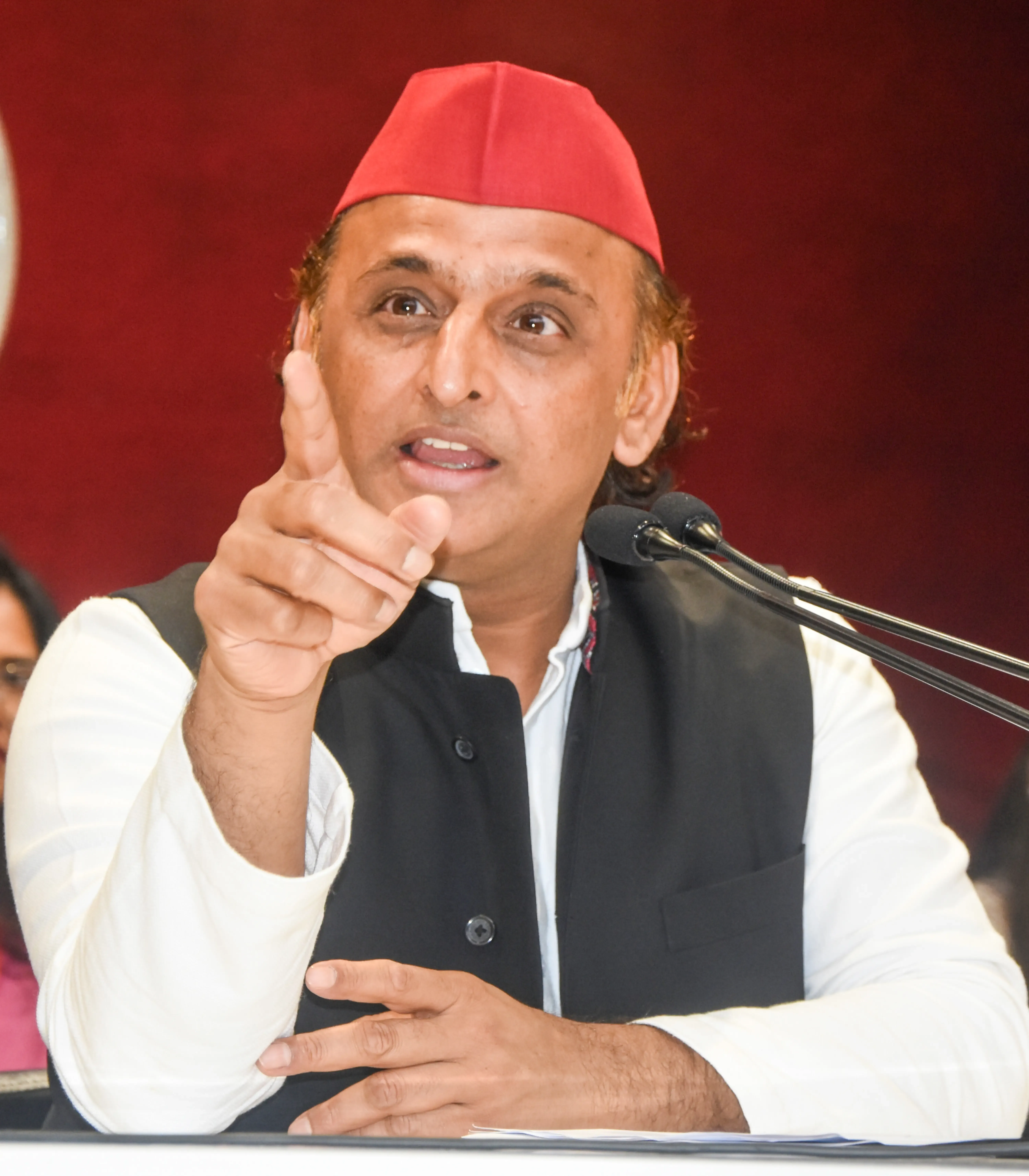 क्या उत्तर प्रदेश में कानून-व्यवस्था ध्वस्त है? अखिलेश यादव ने योगी सरकार पर हमला किया!