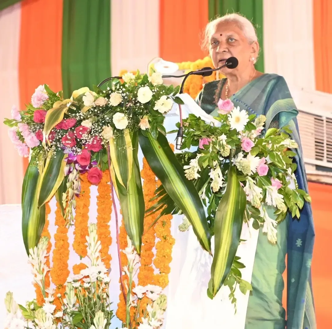 क्या उत्तर प्रदेश की राज्यपाल आनंदीबेन पटेल ने 'एक पेड़ मां के नाम' अभियान का शुभारंभ किया?