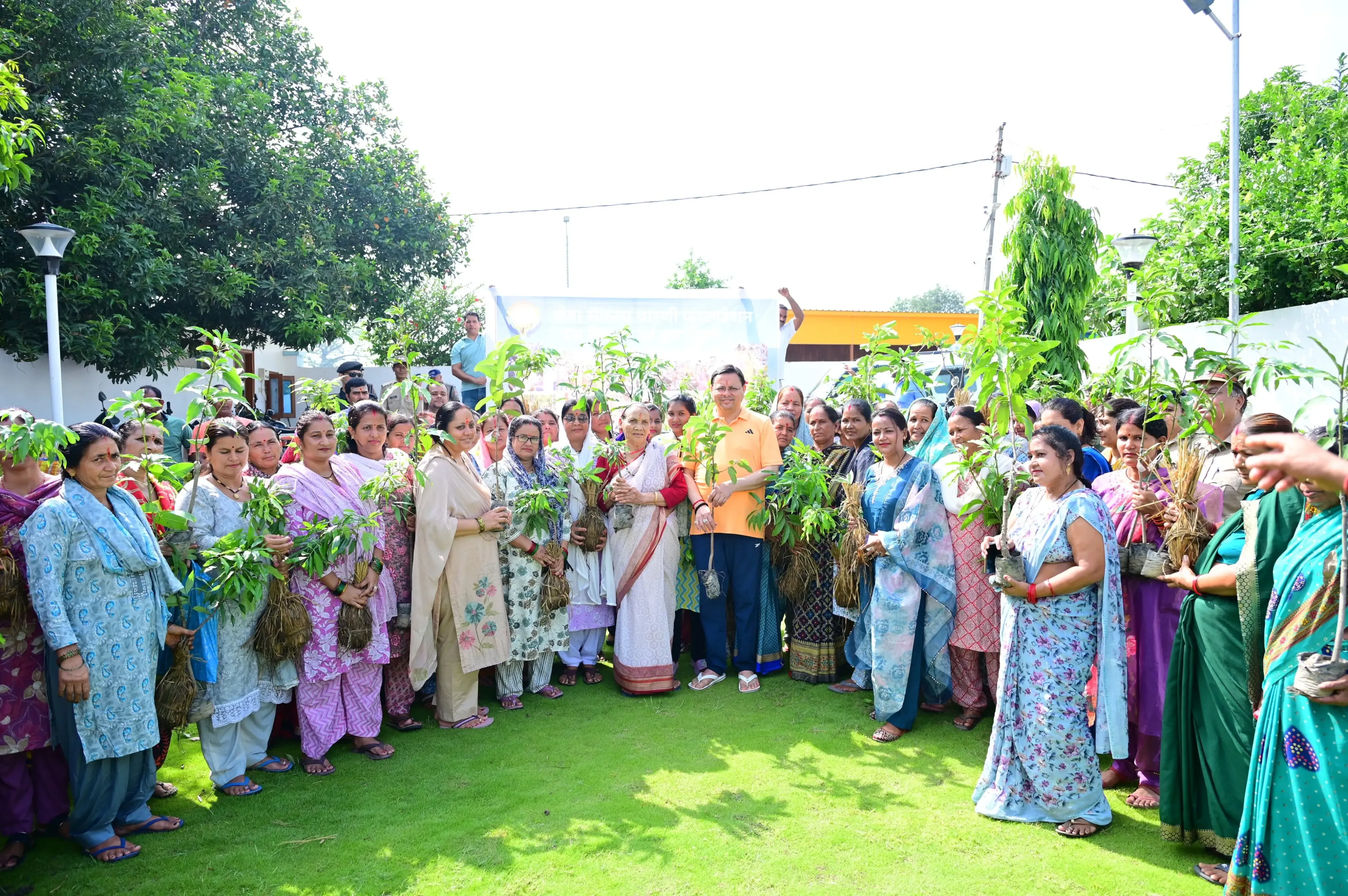 क्या उत्तराखंड के सीएम धामी ने वृक्षारोपण कर पर्यावरण संरक्षण का संदेश दिया?