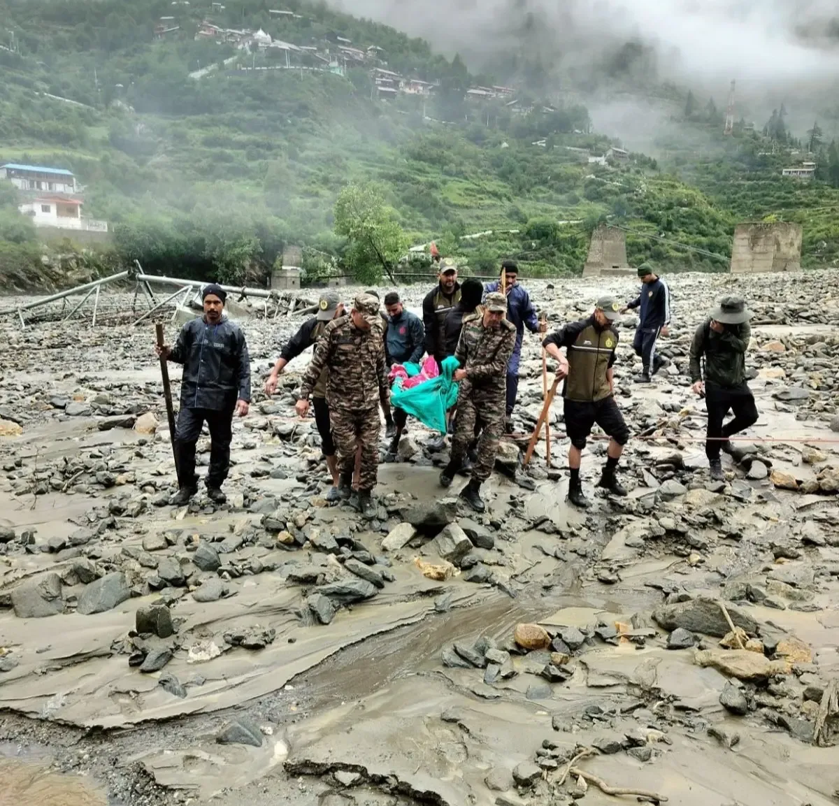 क्या उत्तराखंड के धराली में फंसे 70 से अधिक लोगों को सुरक्षित बचाया गया?