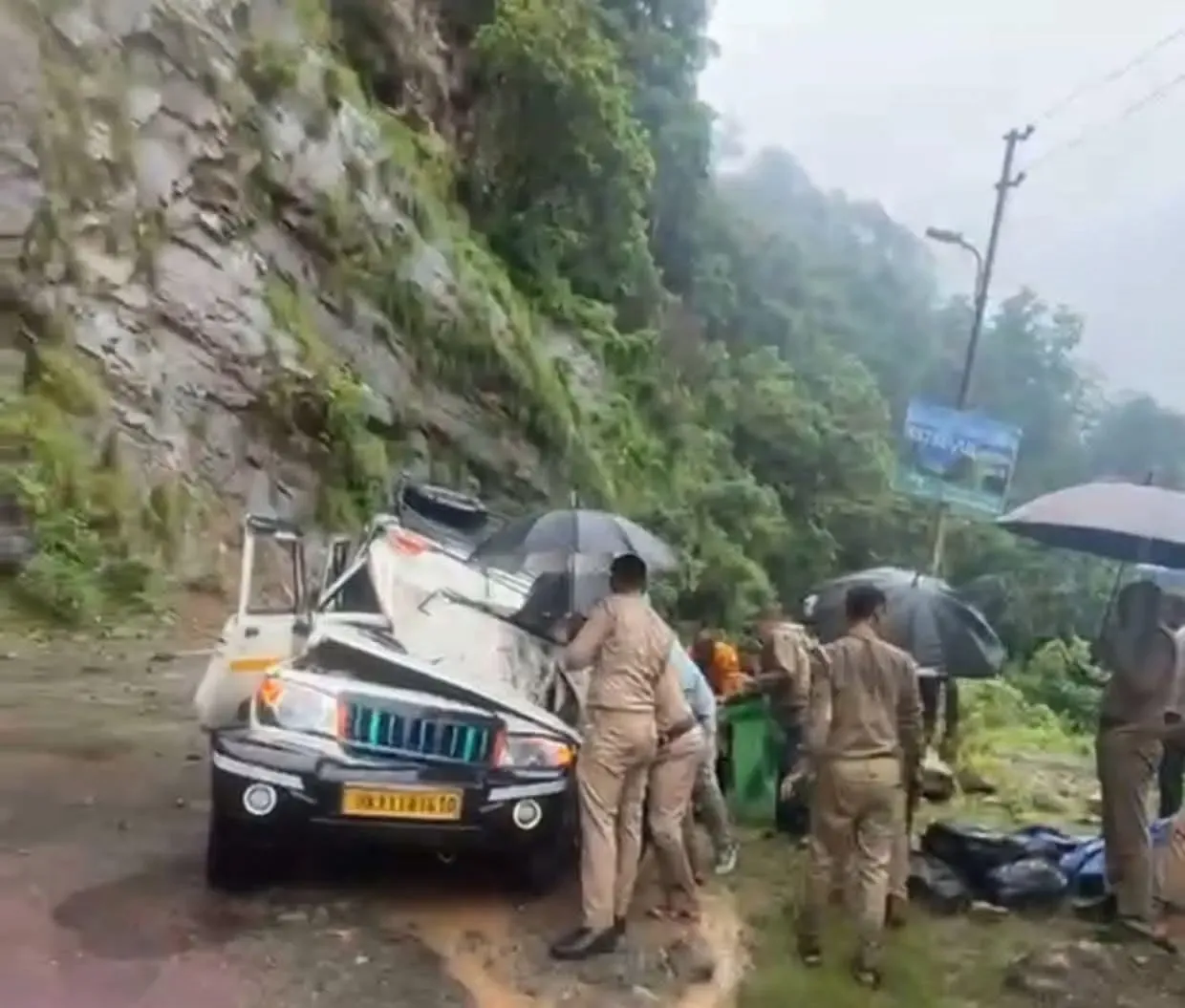 क्या उत्तराखंड में कोटद्वार-दुगड्डा मार्ग पर हुए भीषण हादसे ने दो की जान ले ली?