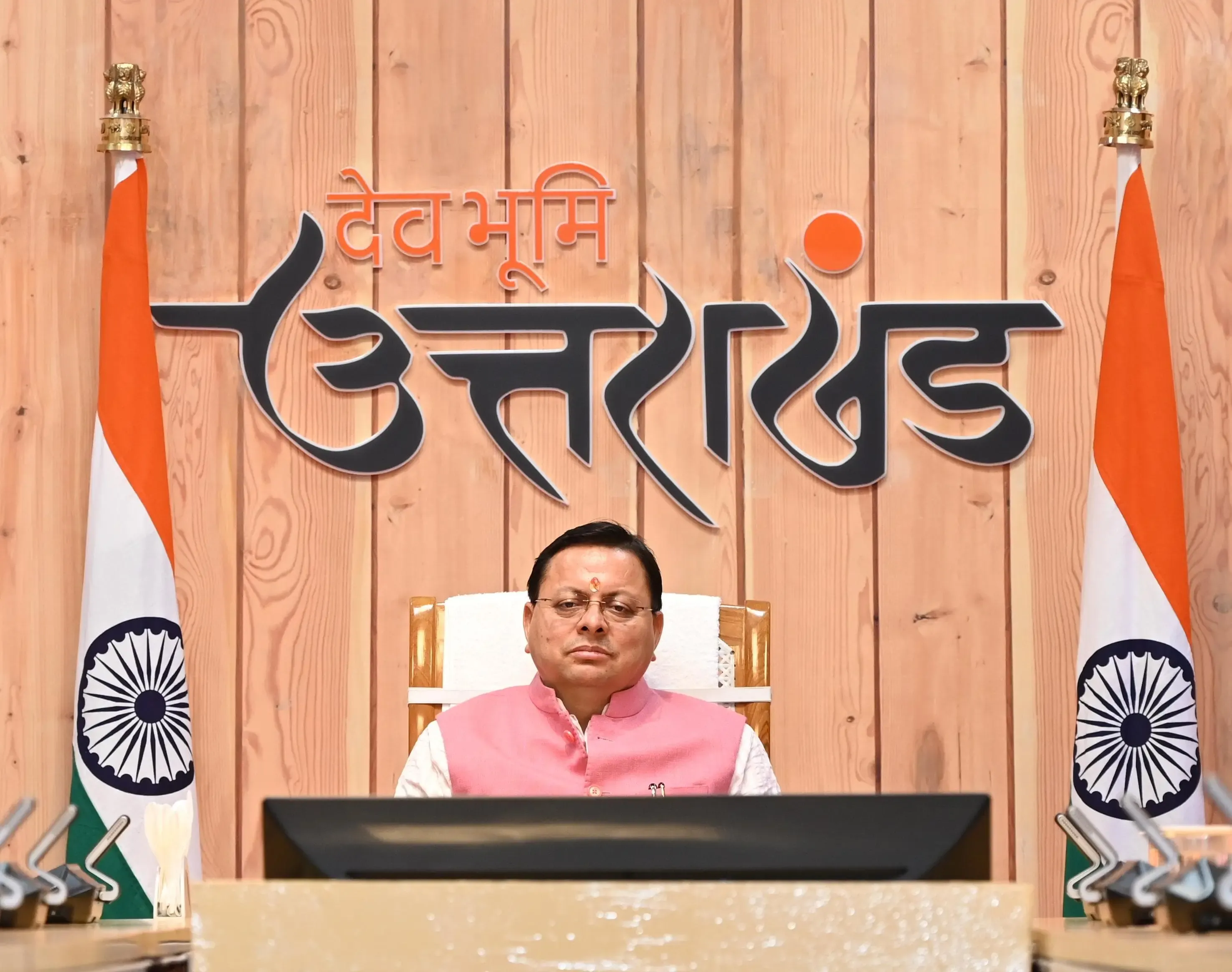क्या उत्तराखंड में भारी बारिश के चलते रेड अलर्ट और उत्तरकाशी में भूस्खलन हुआ?