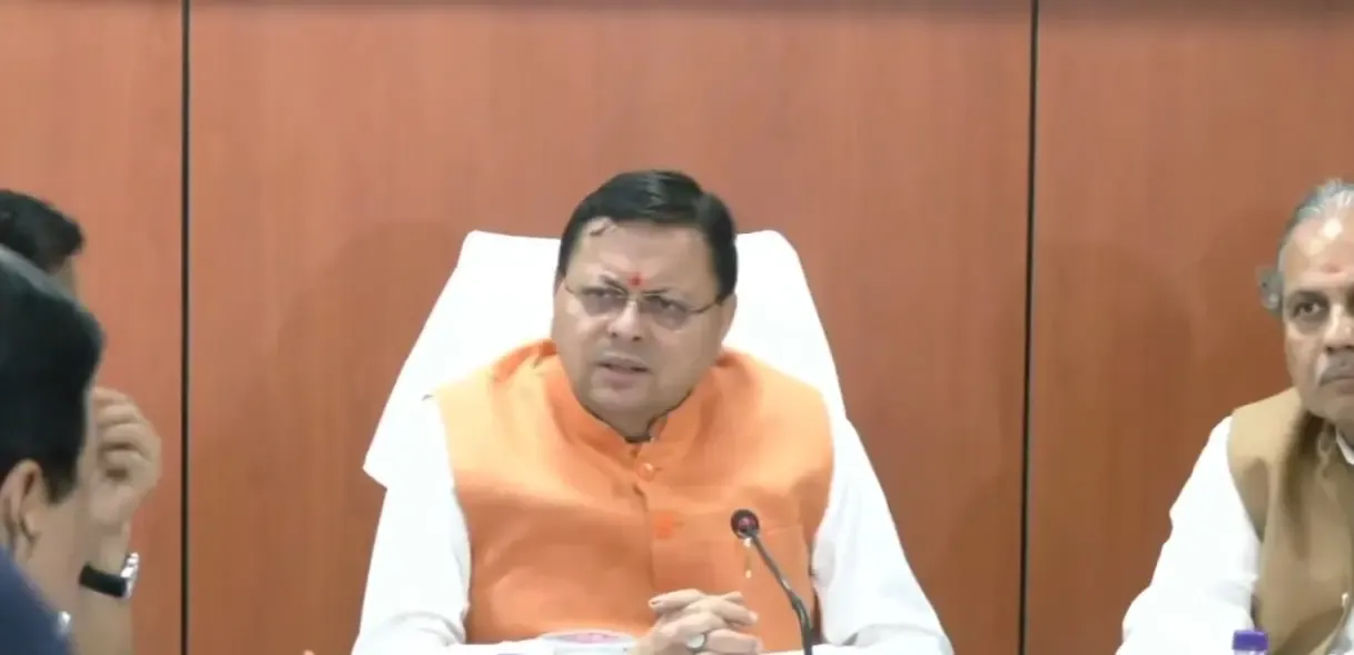 क्या उत्तराखंड में स्वास्थ्य सुविधाओं को दुरुस्त करने के लिए सीएम धामी ने अधिकारियों के साथ बैठक की?