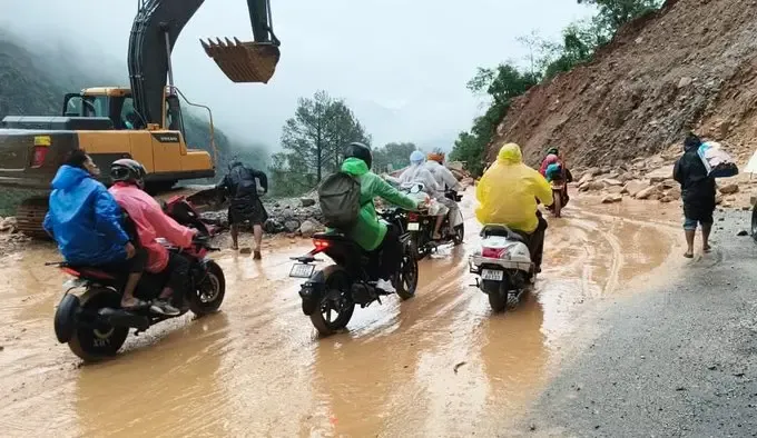 क्या उत्तरकाशी के बलिगढ़ में बादल फटने से आठ लोग लापता हो गए?