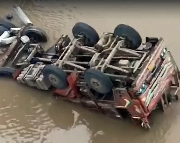What Caused the Tragic Collapse of the Vadodara Bridge?