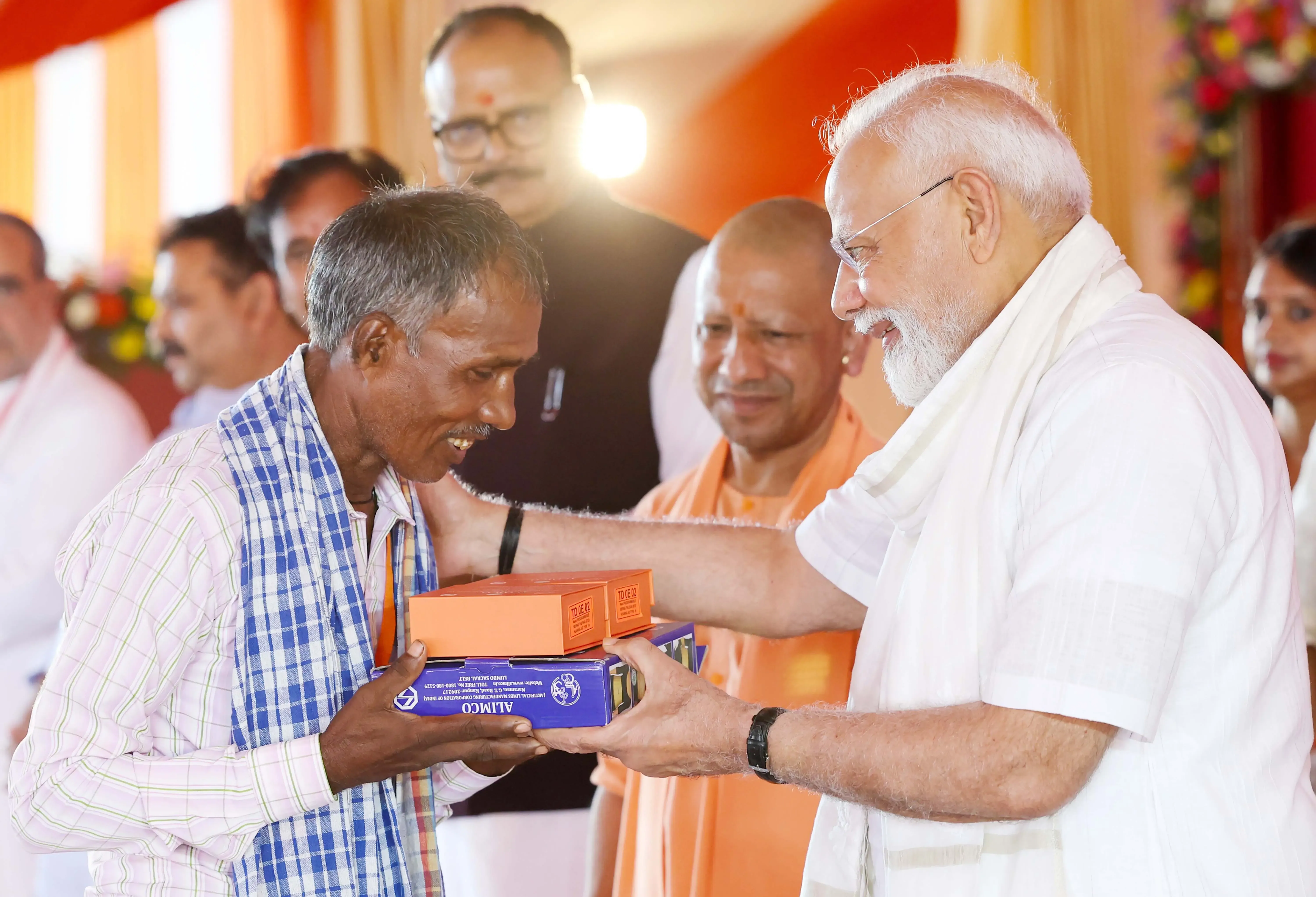 क्या वाराणसी में पीएम मोदी का स्वागत करना काशी के दुकानदारों के लिए एक खास पल था?