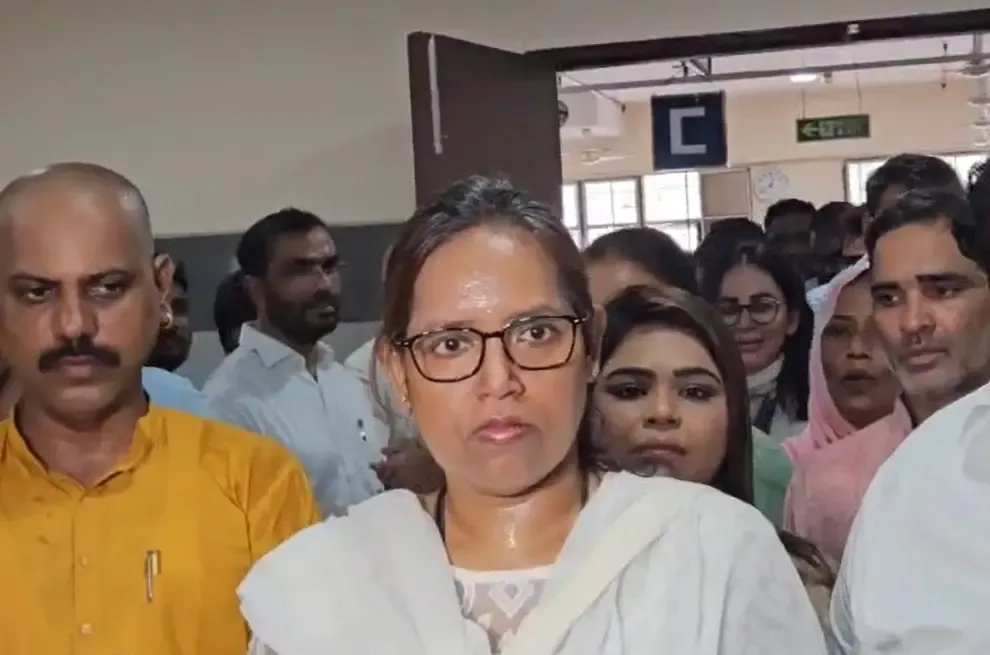 क्या वर्षा गायकवाड़ ने नितेश राणे के इस्तीफे की मांग की? संविधान के प्रति उनकी जानकारी पर सवाल